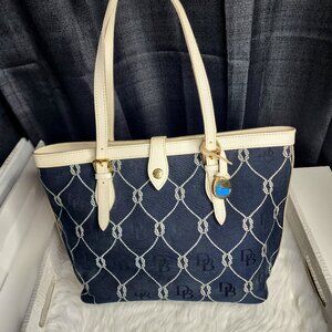 Vintage Dooney and Bourke nautical knot print east/west bucket bag in black